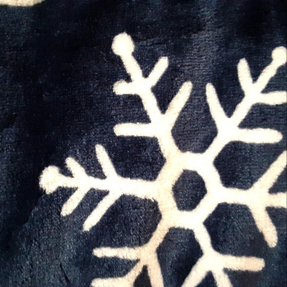 Rae Dunn Snow Throw Blanket - Picture 5 of 10